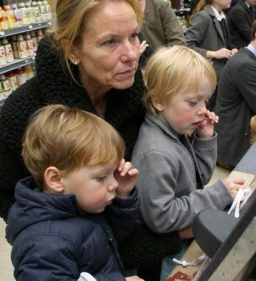 I Bought a Bag of Apples for a Mother with Two Little Kids at the Checkout — Three Days Later, a Police Officer Came Looking for Me at Work